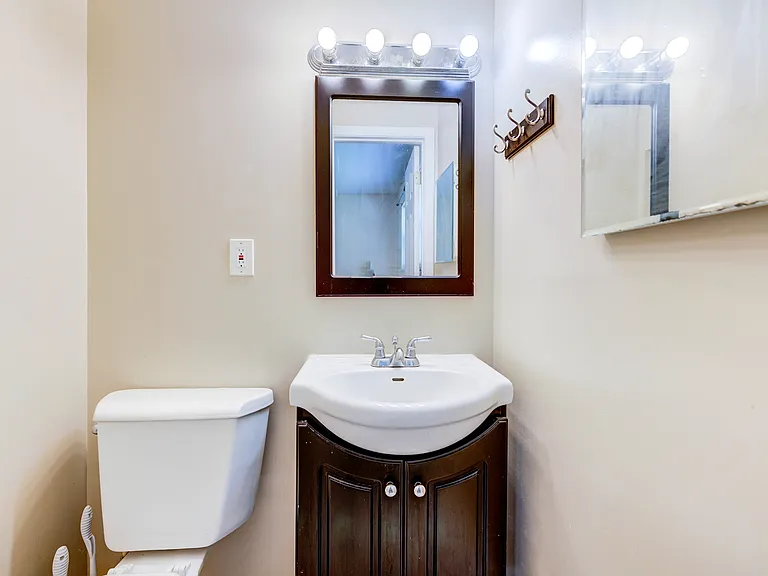 655 Lexington Park — Photo 14
