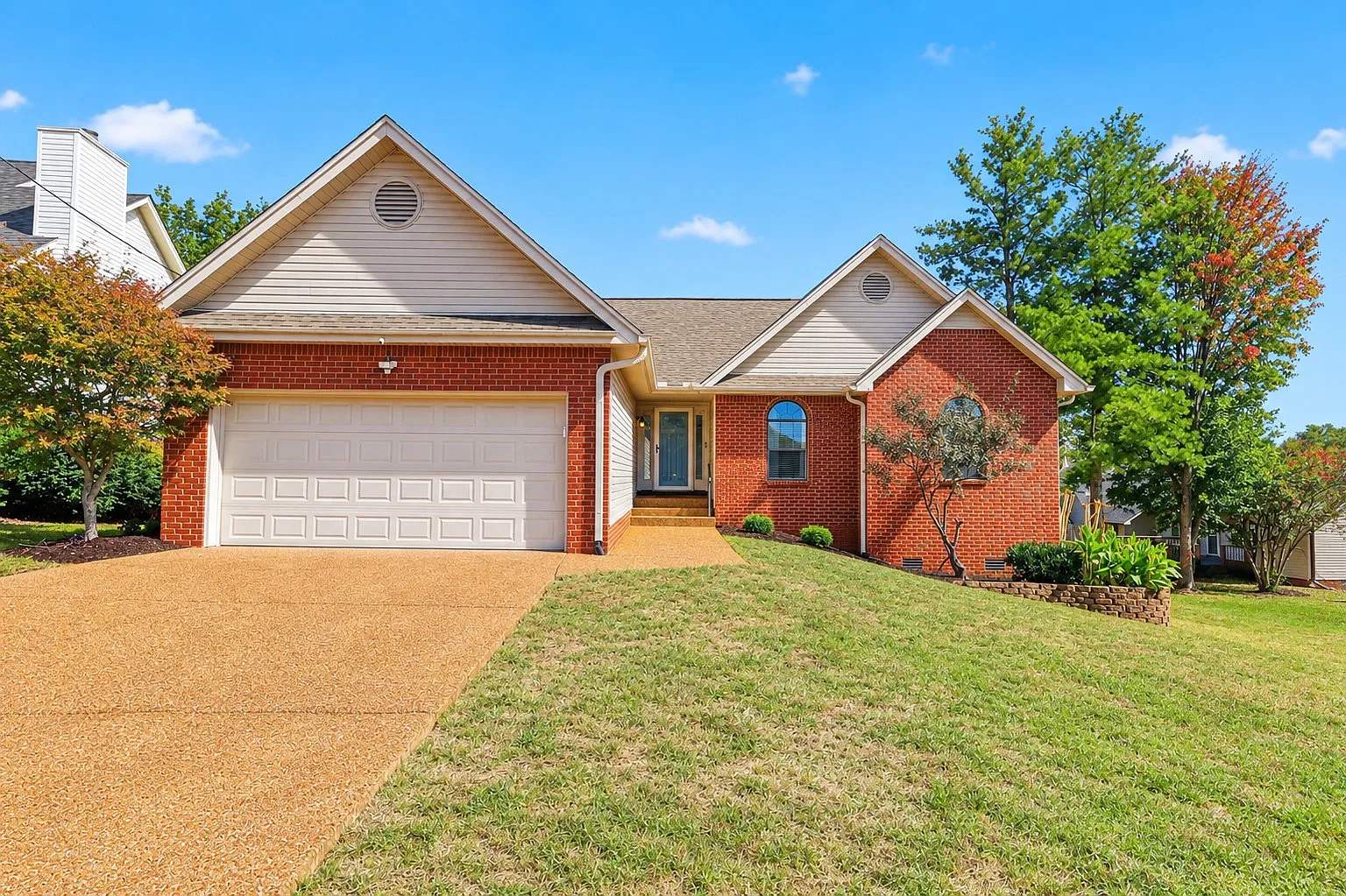 3 bed, 2.0 bath, 1574 sqft, $2,600 — Photo 1