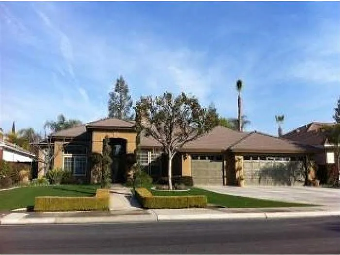 10910 Jadestone Dr photo 1