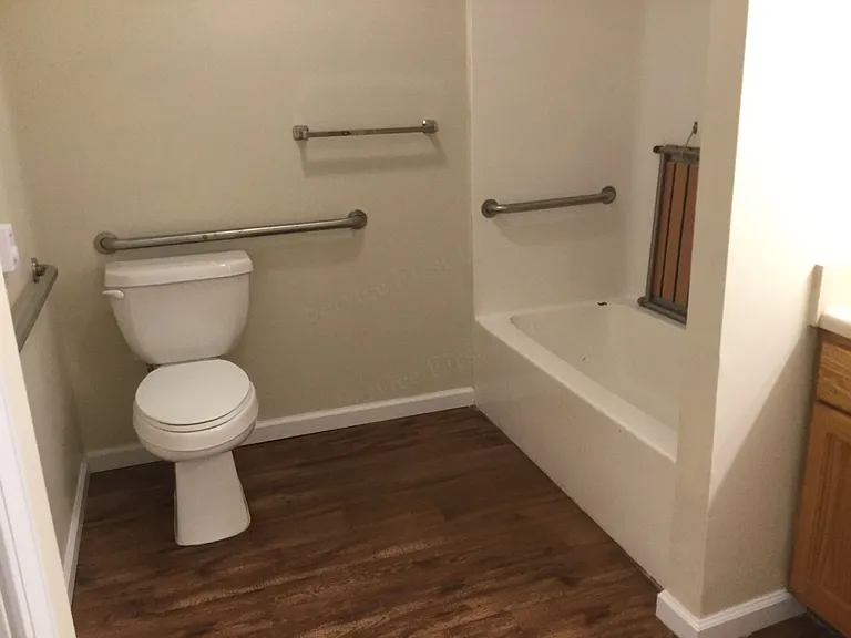 410 S Smith St — Photo 5