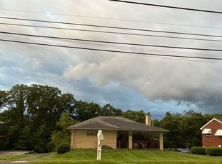 282 Coraopolis Rd, Coraopolis, PA 15108
