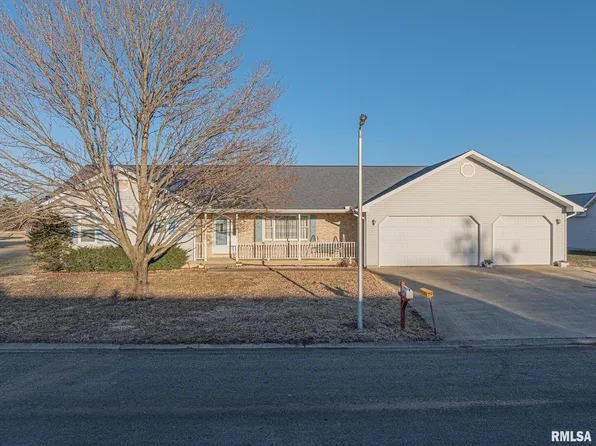 134 Country Club Est, Salem, IL 62881