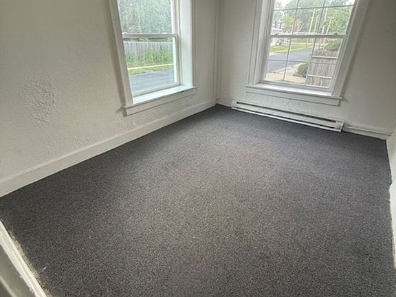3rd image of 2112-2118 N Linn St #26