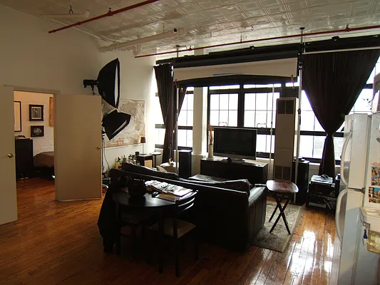 Rented by Joel Weisz, LREB | media 18