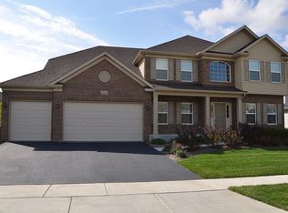 3543 Hidden Fawn Dr, Elgin, IL 60124