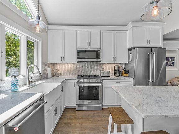 3rd image of 15 Halyard Circle