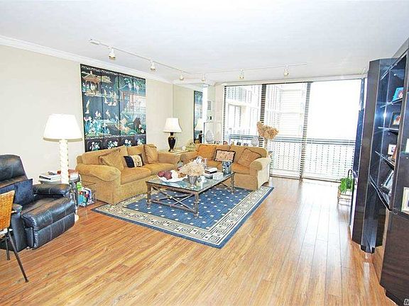 2nd image of 27010 Grand Central Pkwy APT 23Y