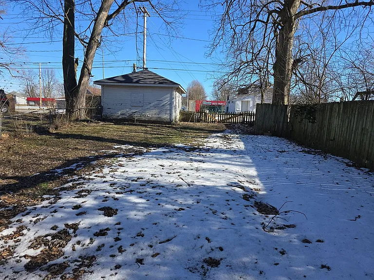 2808 S Elm St — Photo 5