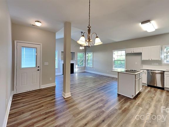 3rd image of 3319 Kingshire Way