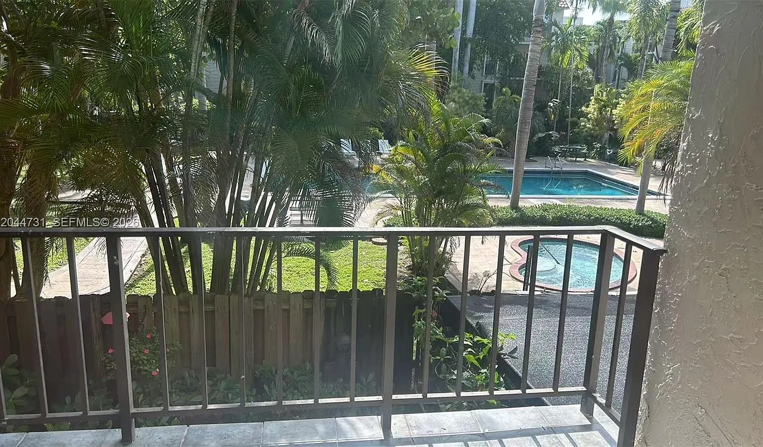 Dadeland Grove Condo — Photo 4