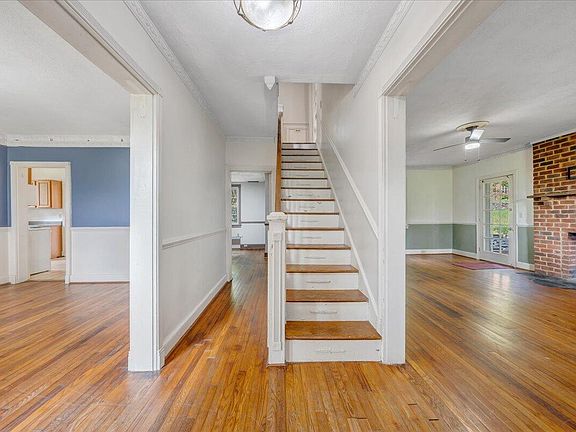 4th image of 1421 Kelvin Grove Rd