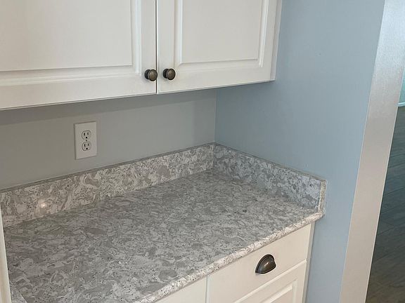 4th image of 2131 Lakeview Dr APT 700