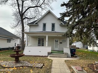 117 1st St SW, Watertown, SD 57201