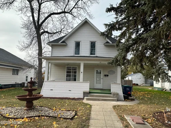 117 1st St SW, Watertown, SD 57201