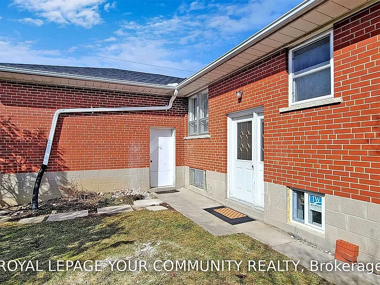 79 Patricia Ave #MAIN LEVEL — Photo 34