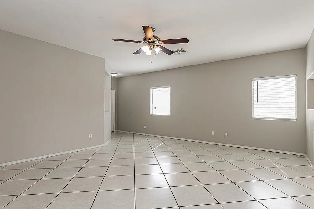 3 bed, 2.0 bath, 1435 sqft, $1,905 — Photo 4