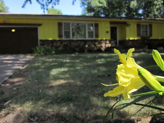 Artistic shot from front -- notice the flower, there's lots in the Spring.