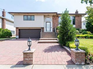 581 Links Dr S, Oceanside, NY 11572