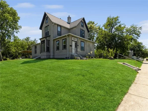1651 Dean Ave, Des Moines, IA 50316