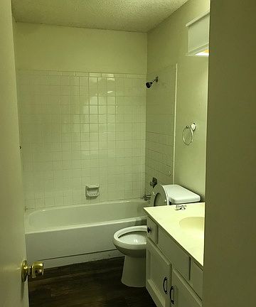 5th image of 8424 Tuxford