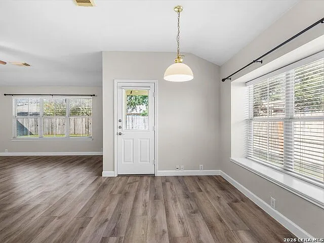 3 bed, 2.0 bath, 1758 sqft, $1,895 — Photo 4