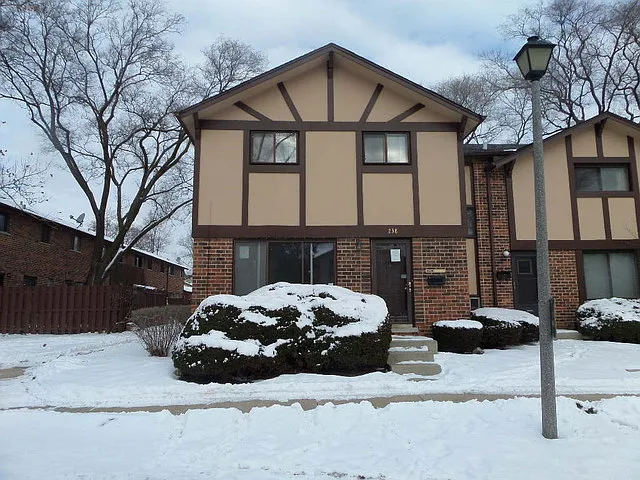 18W238 Lowell Ln photo 1