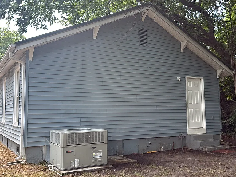 709 Logan St — Photo 7