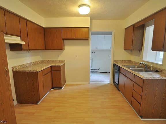 5th image of 110 Englewood Dr