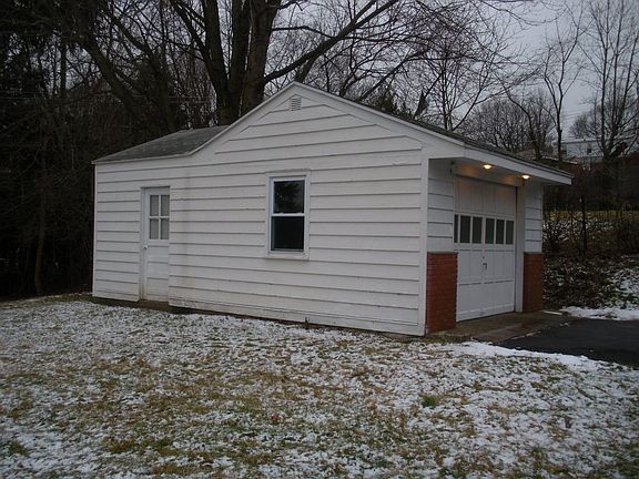 Side garage
