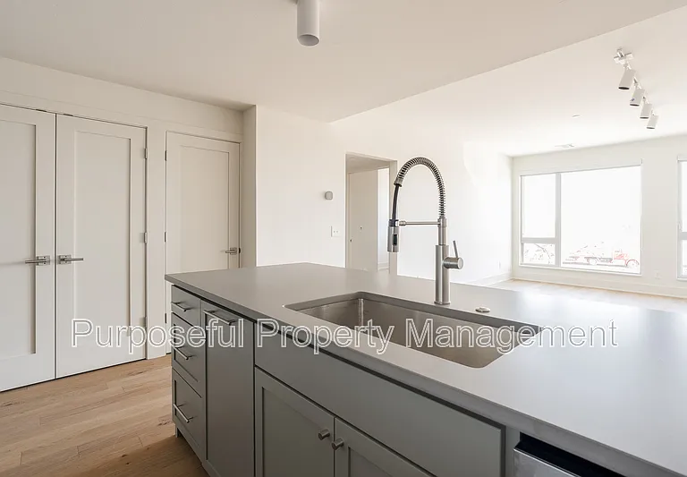 934 Hangar Dr #6 — Photo 10