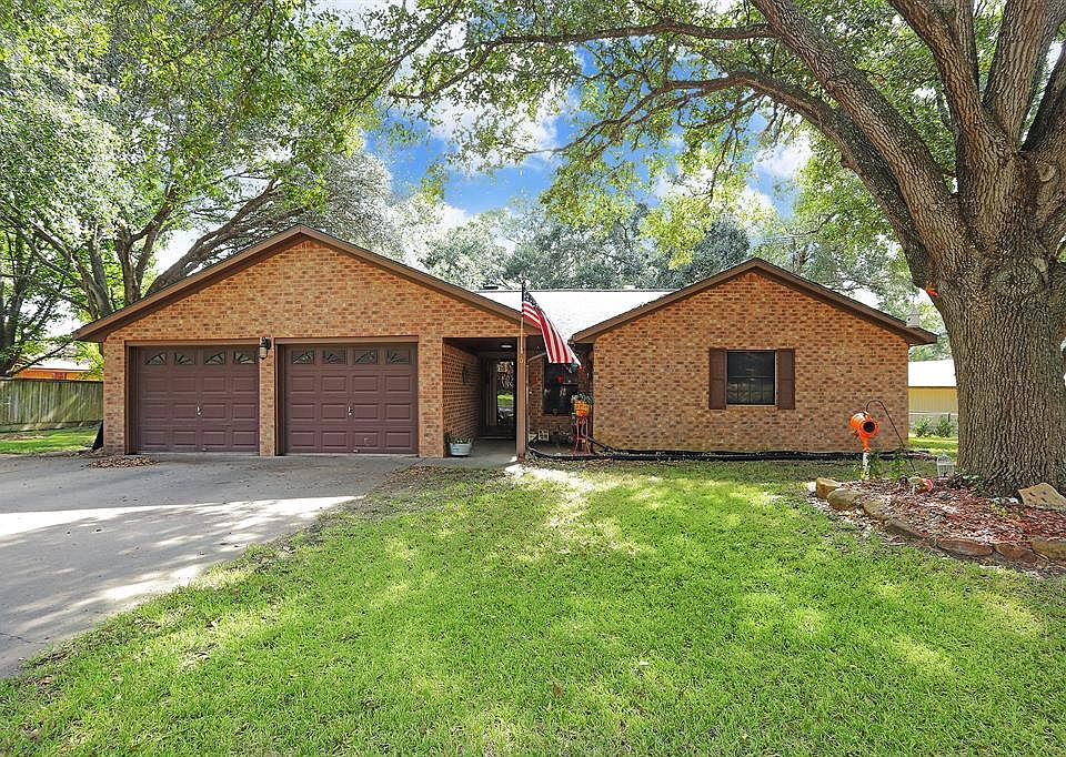 1st image of 103 Machemehl Dr