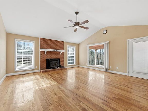 5th image of 75 Weaver Rd