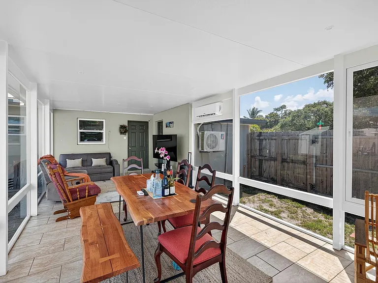 300 SW 25th Ave — Photo 36