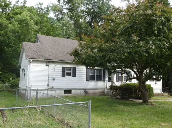 4701 NW Green Hills Rd, Riverside, MO 64150