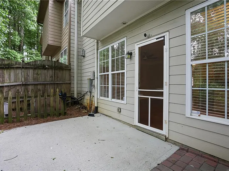 720 Surrey Park Pl SE — Photo 24