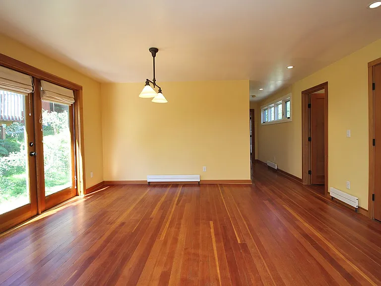9233 SW Brier Pl — Photo 7