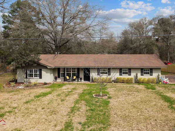 758 Walker St, Center, TX 75935