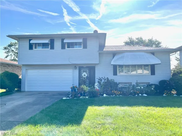 5895 White Pine Dr, Bedford Heights, OH 44146