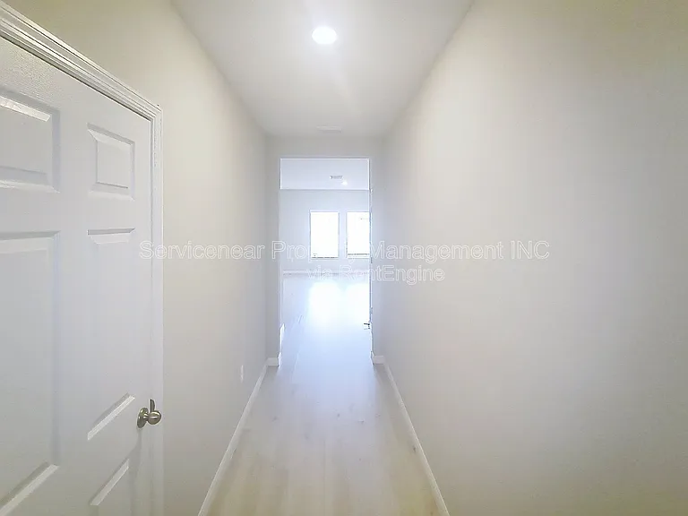 12937 Camarillo Pl — Photo 33