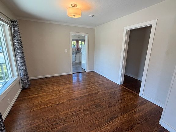 4th image of 435 Russell Ave