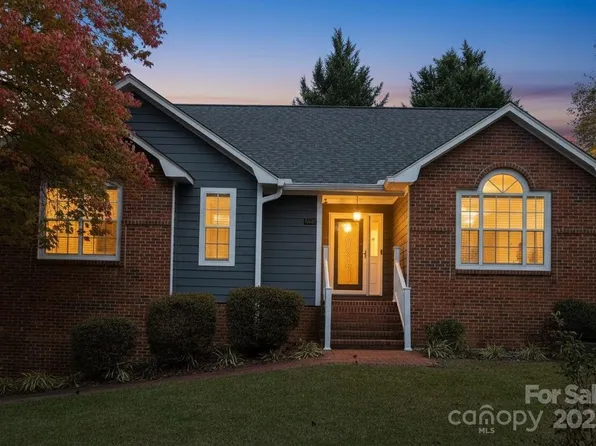 4520 Princess Dr, Winston Salem, NC 27127