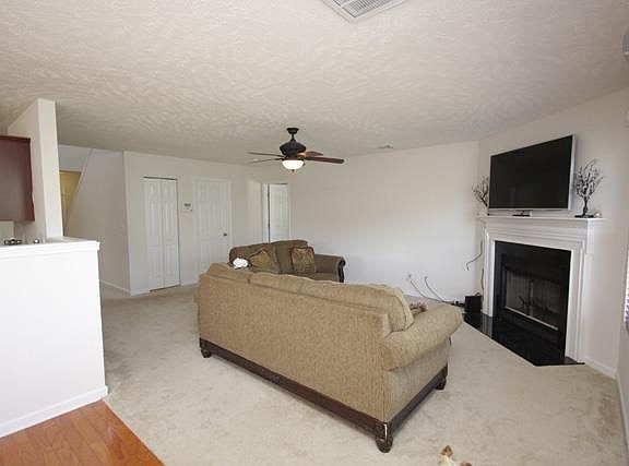 4th image of 3424 Bluespruce Way