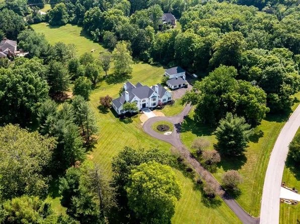8375 Carolines Trl, Cincinnati, OH 45242
