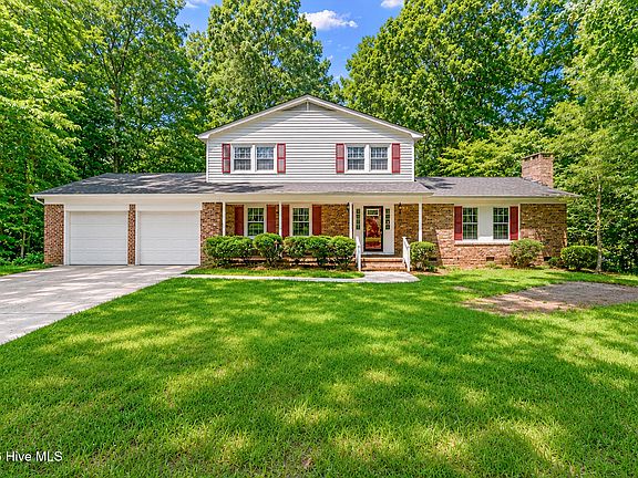 3rd image of 755 Cumberland Circle