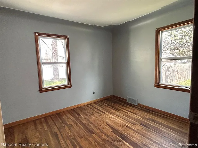 27626 Brettonwoods St — Photo 8