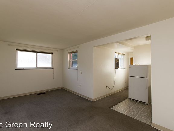 3rd image of 3305 White Oak Dr APT 4