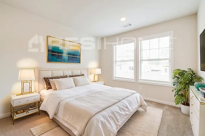 157 Meadowmark Dr W — Photo 10