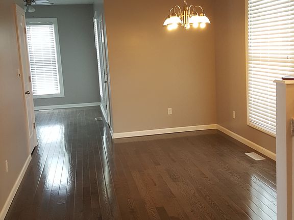 5th image of 229 W Walnut St