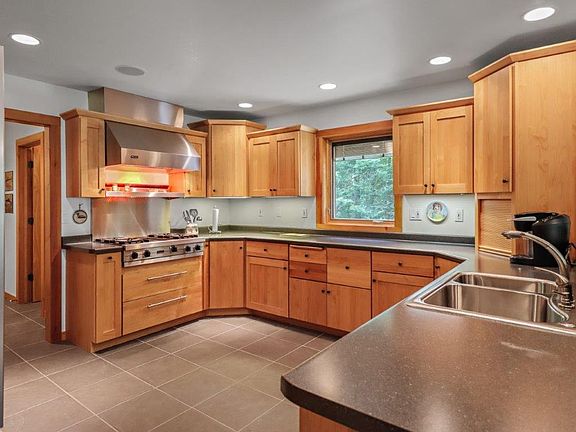 5th image of 7967 Bayview Ln S #S