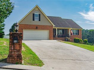 32 Oak Meadow Dr, Rock Spring, GA 30739